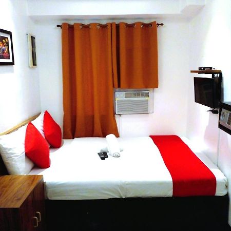 Makati Poblacion Hotel Mandaluyong Ngoại thất bức ảnh