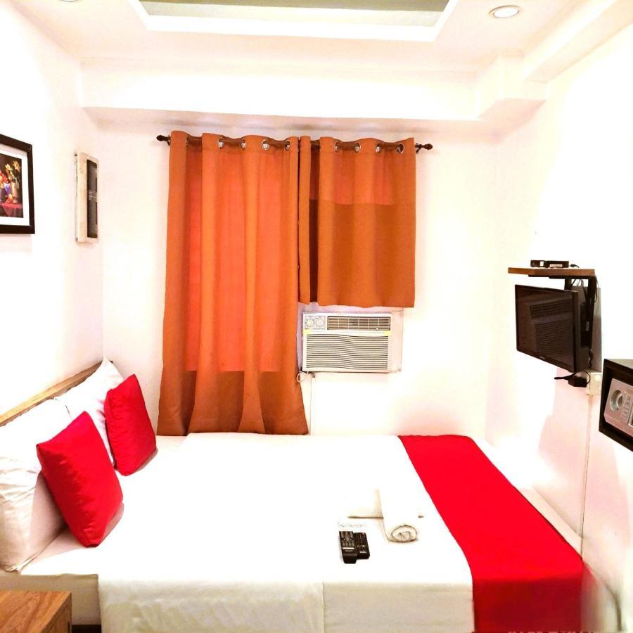 Makati Poblacion Hotel Mandaluyong Ngoại thất bức ảnh