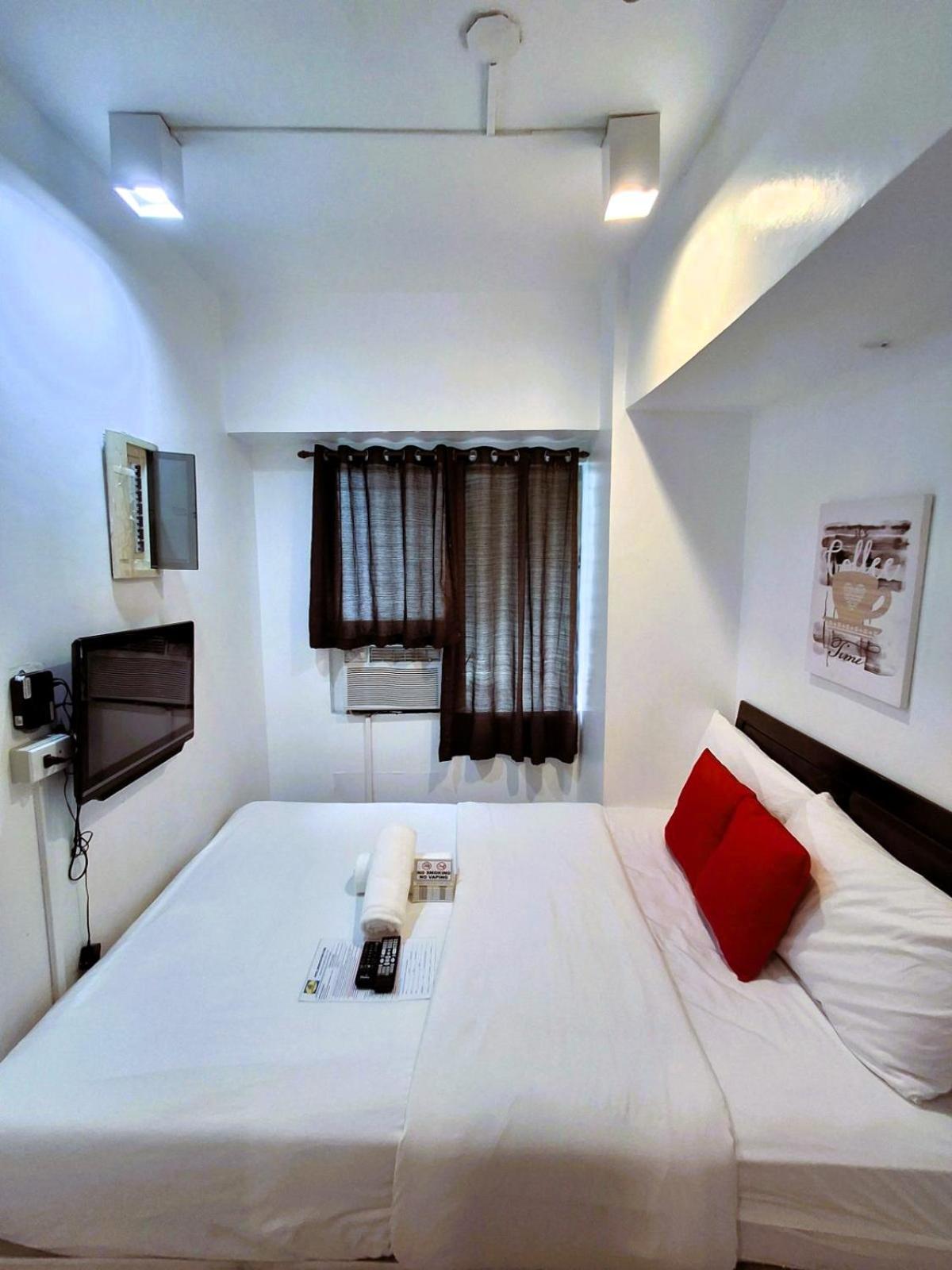 Makati Poblacion Hotel Mandaluyong Ngoại thất bức ảnh